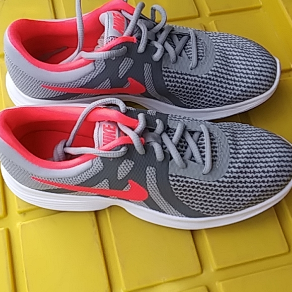 Ladies Nike Sneakers - Picture 2 of 2